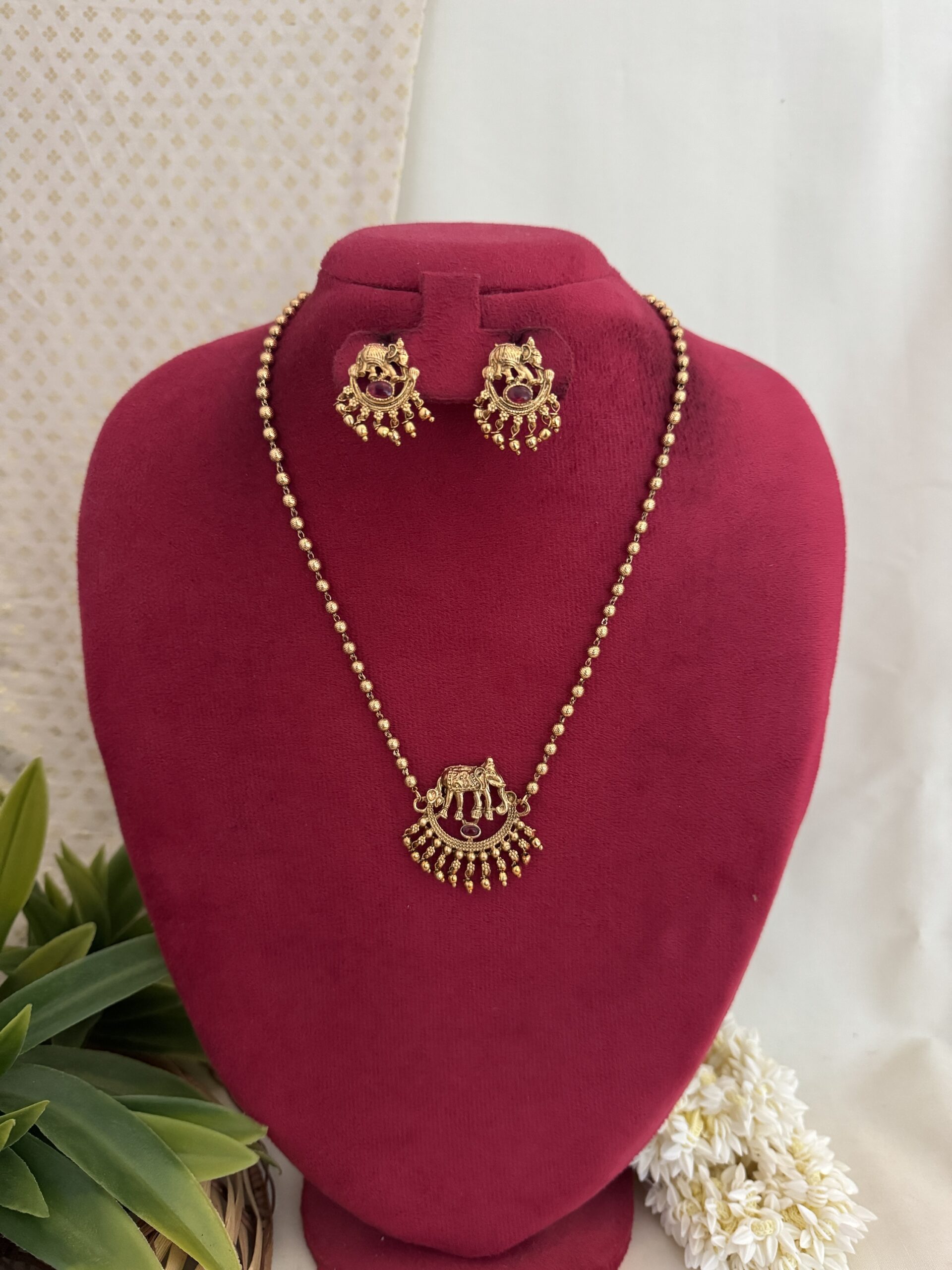 Yanai Kirthi Short Chain - Ruby - Image 2