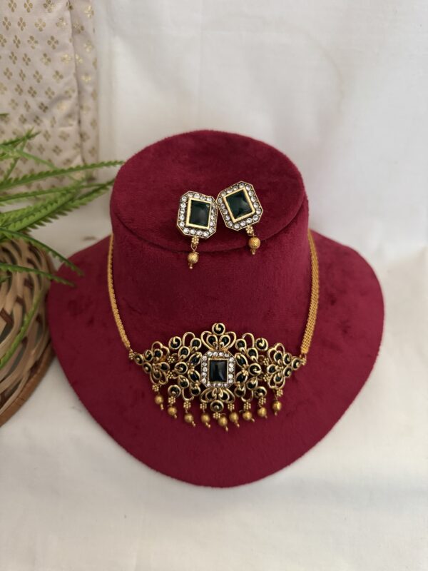 Emerald Mayura Choker - Image 2