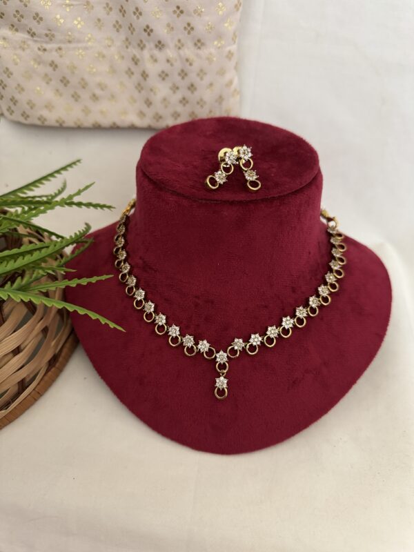 Orna Loop Elegance