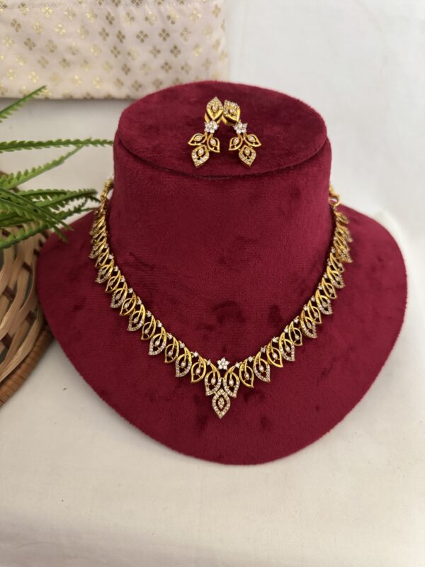 Veenus Small Diamond Necklace