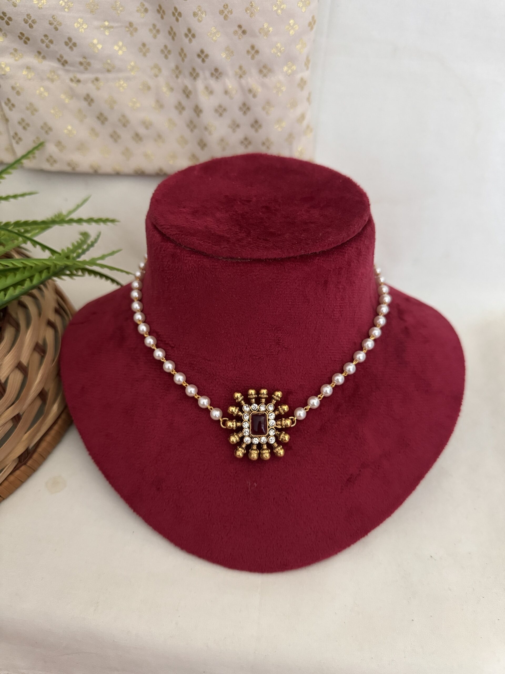 Choker ( Pearl Square ) - Ruby