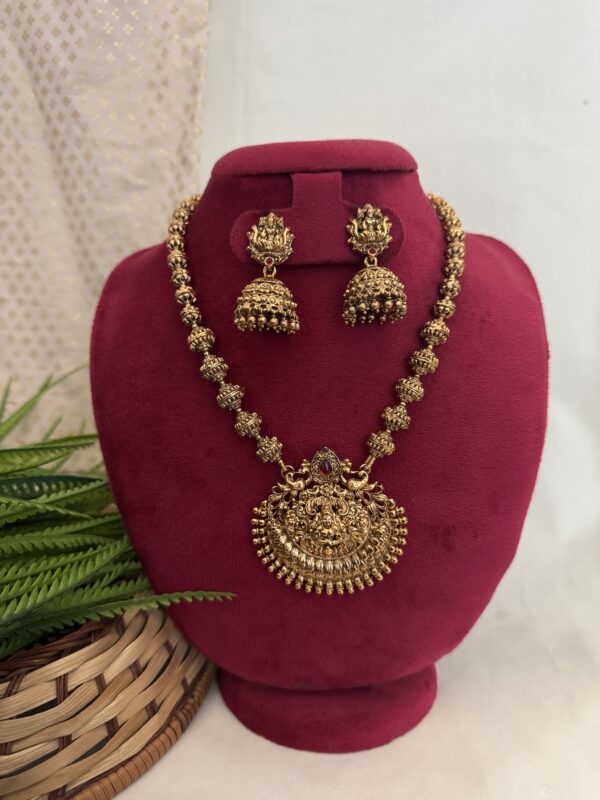 Divya Nakshi Short Haram
