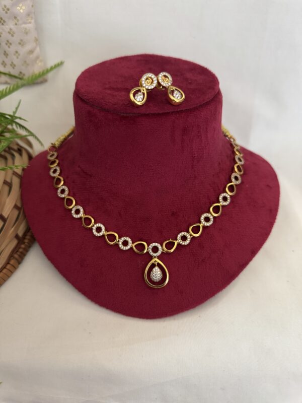 Aarvi Teardrop Diamond Necklace ( Small )