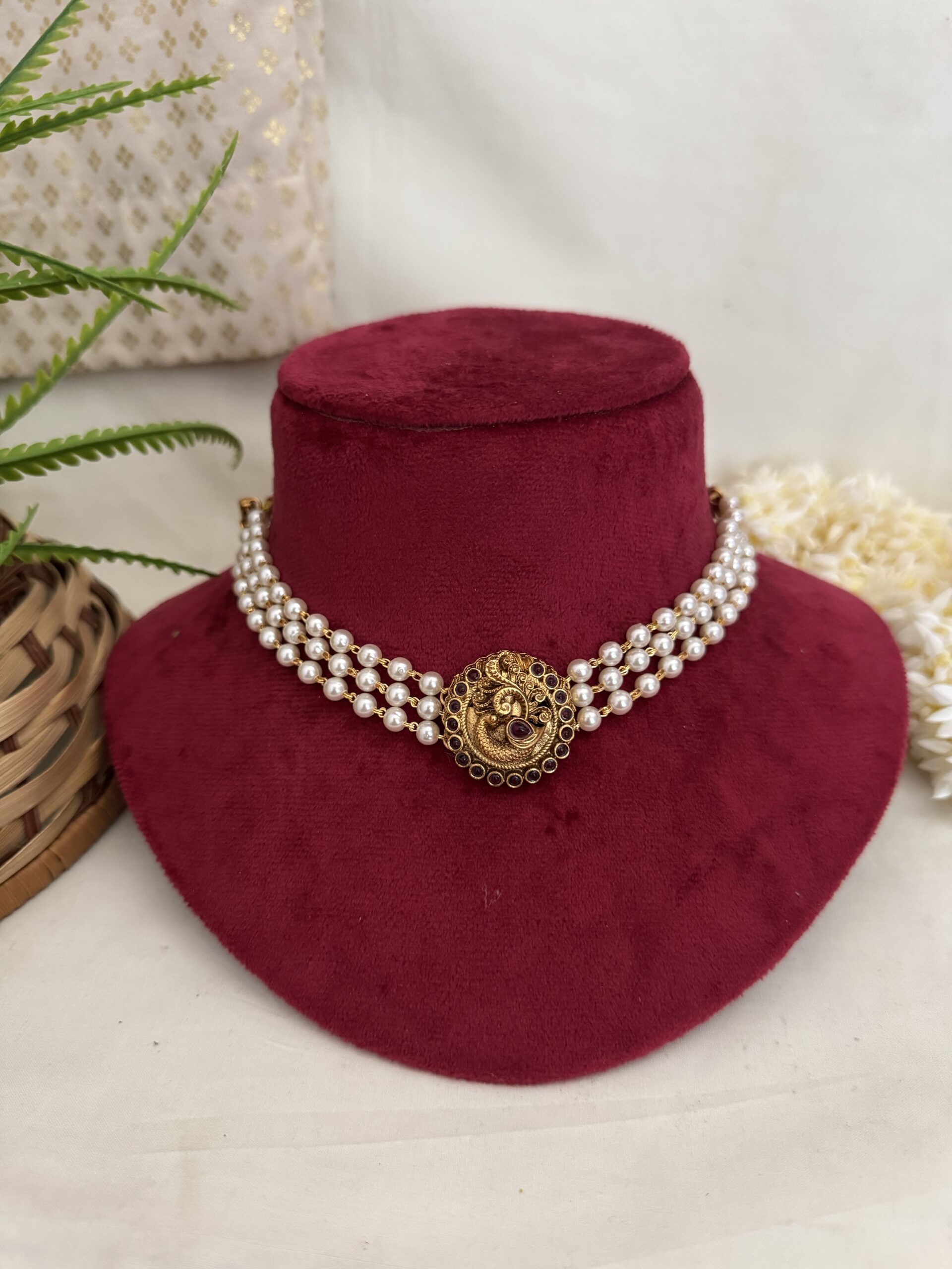 Peacock Grace Pearl Choker - Ruby
