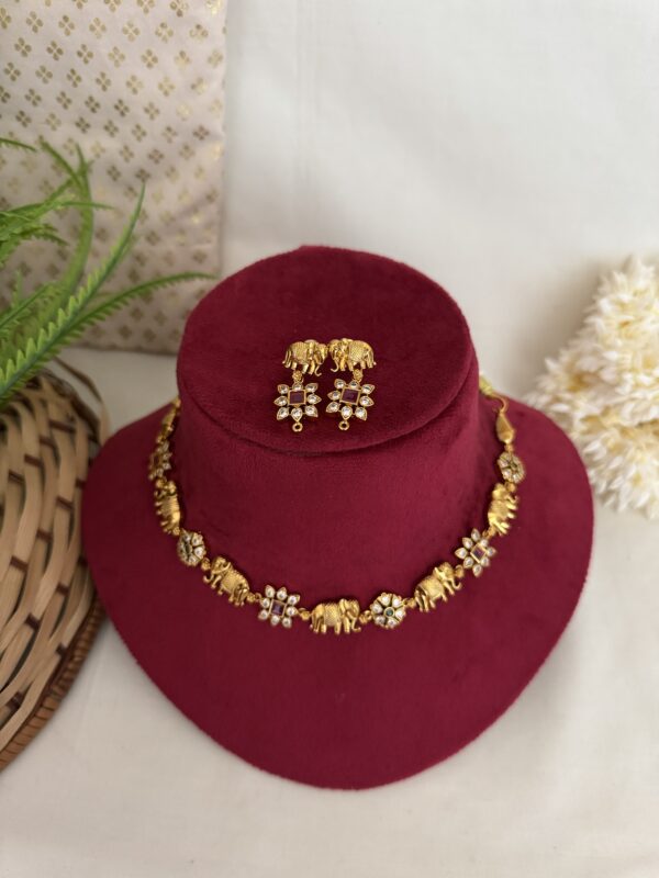 Gaja Shobha Necklace - Image 2