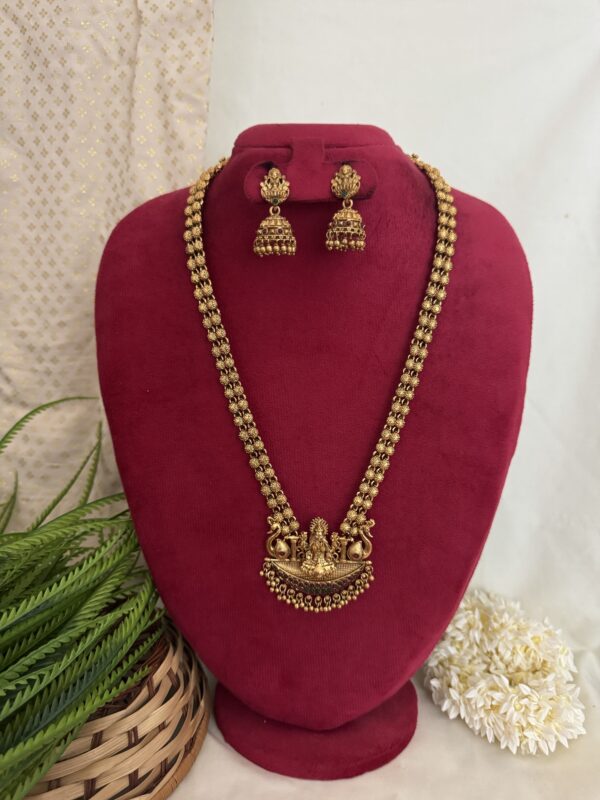 Veda Lakshmi Haram