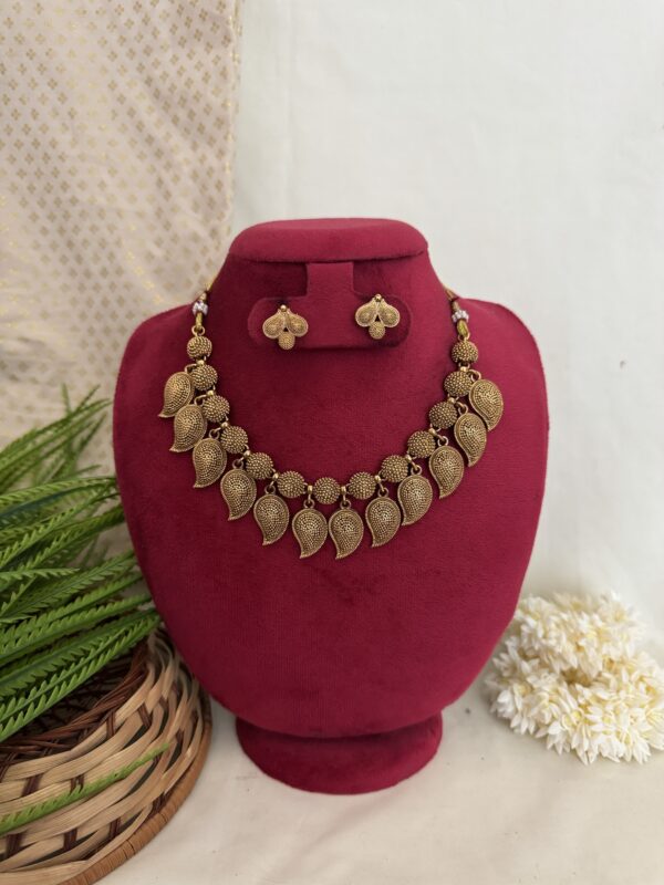 Antique Mango Leaf Necklace Set