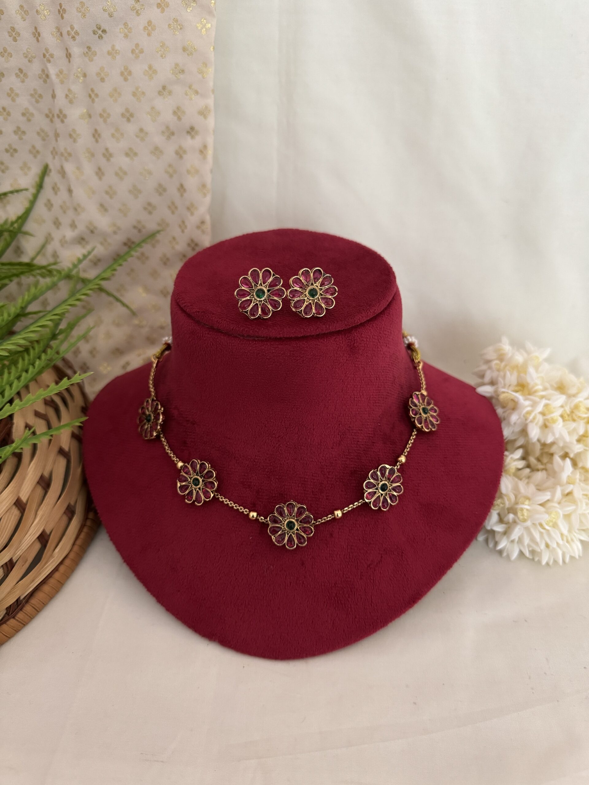 Sakhi 5 Petal Shine Necklace