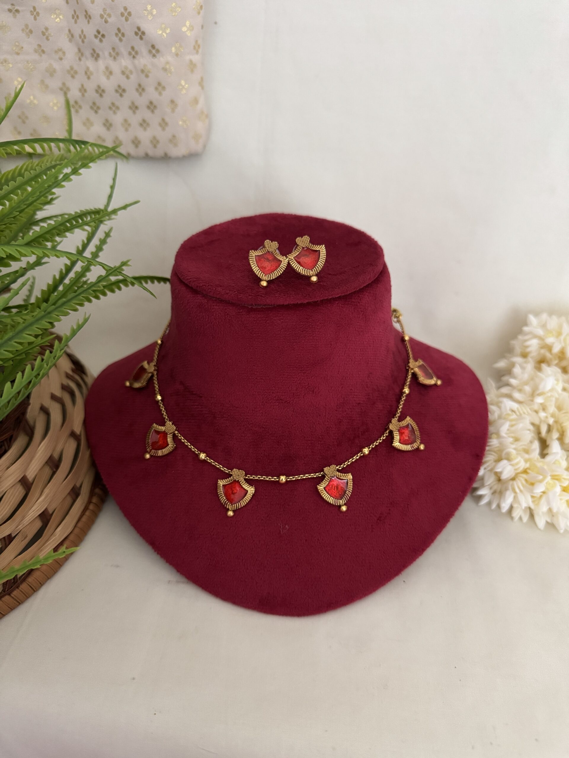 Nayara Leaf Ruby