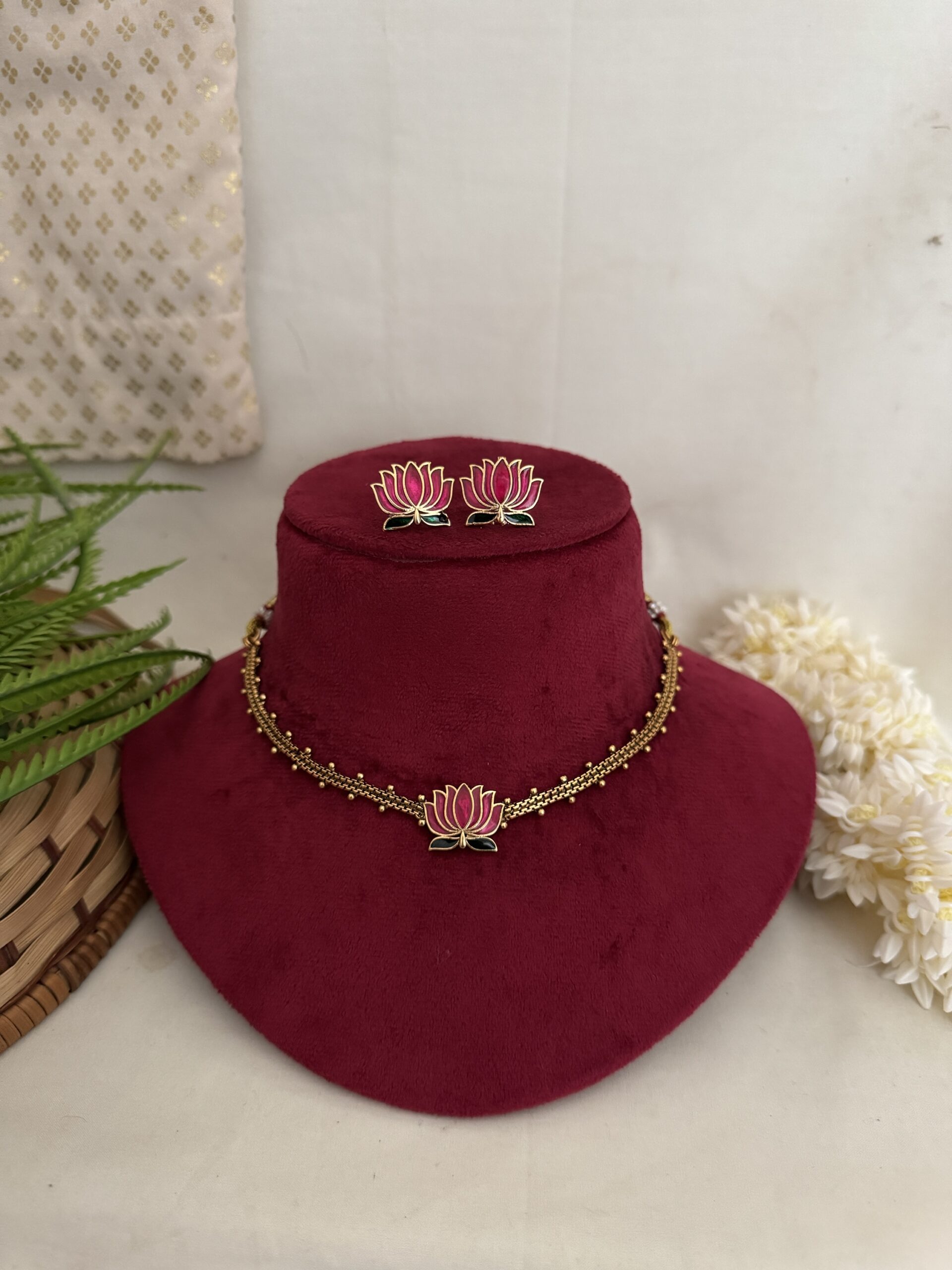 Lotus Glow Choker Set