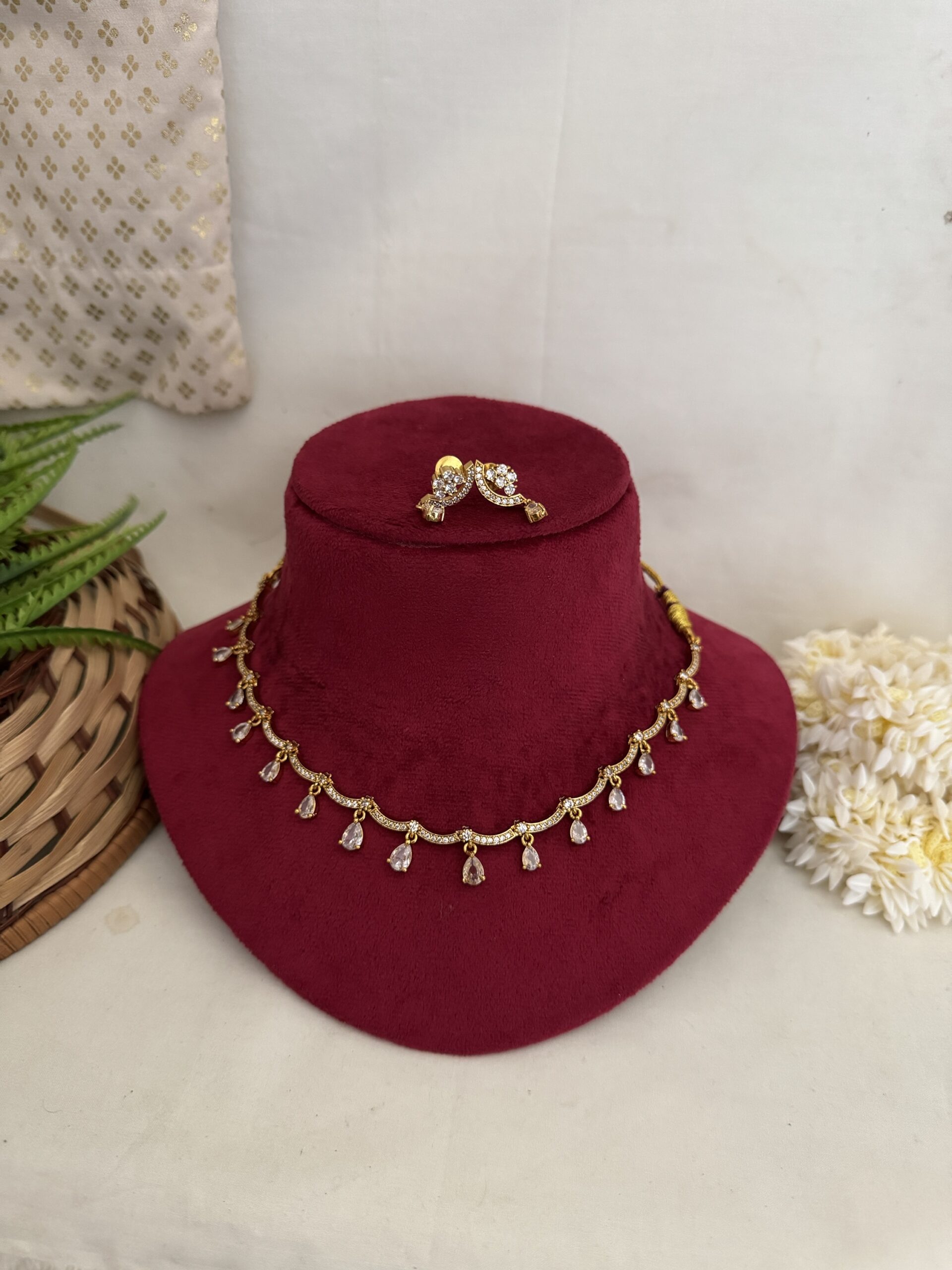 Saanvi Tearstone Necklace - White