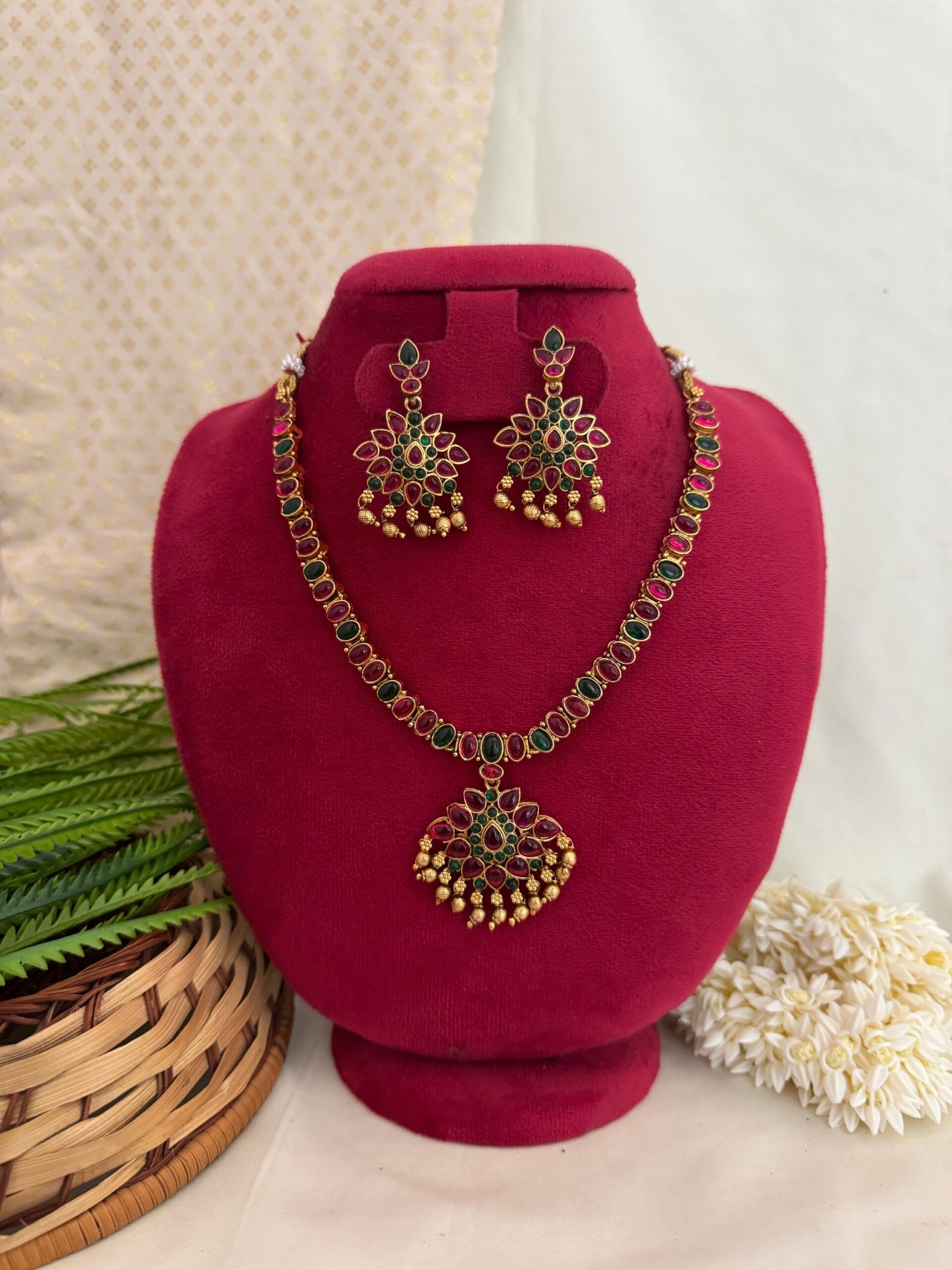 Heritage Kemp Necklace Set