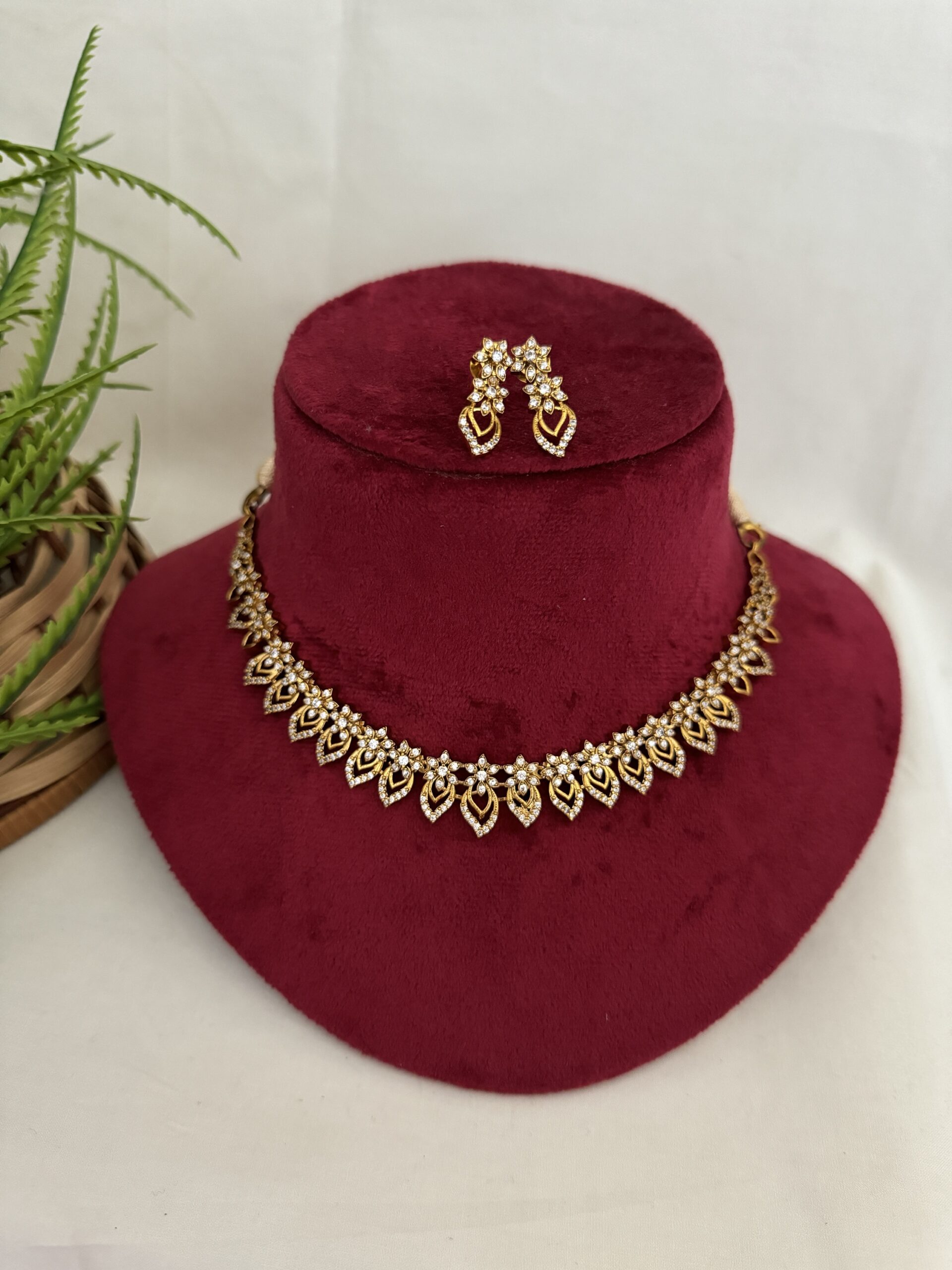 Leaf Diamond Necklace