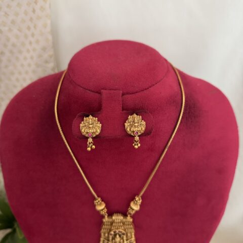 Rajagopuram Temple Mala That Blends Spiritual Symbolism with Royal Charm