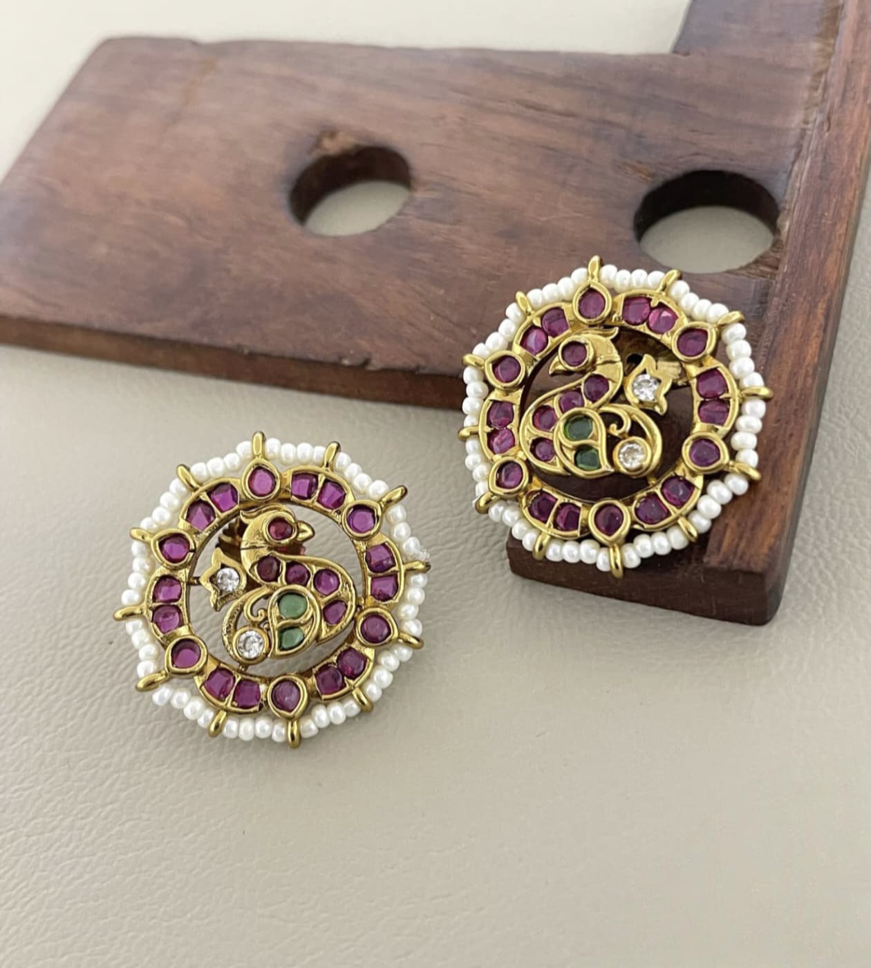 Classic Mayura Round Stud