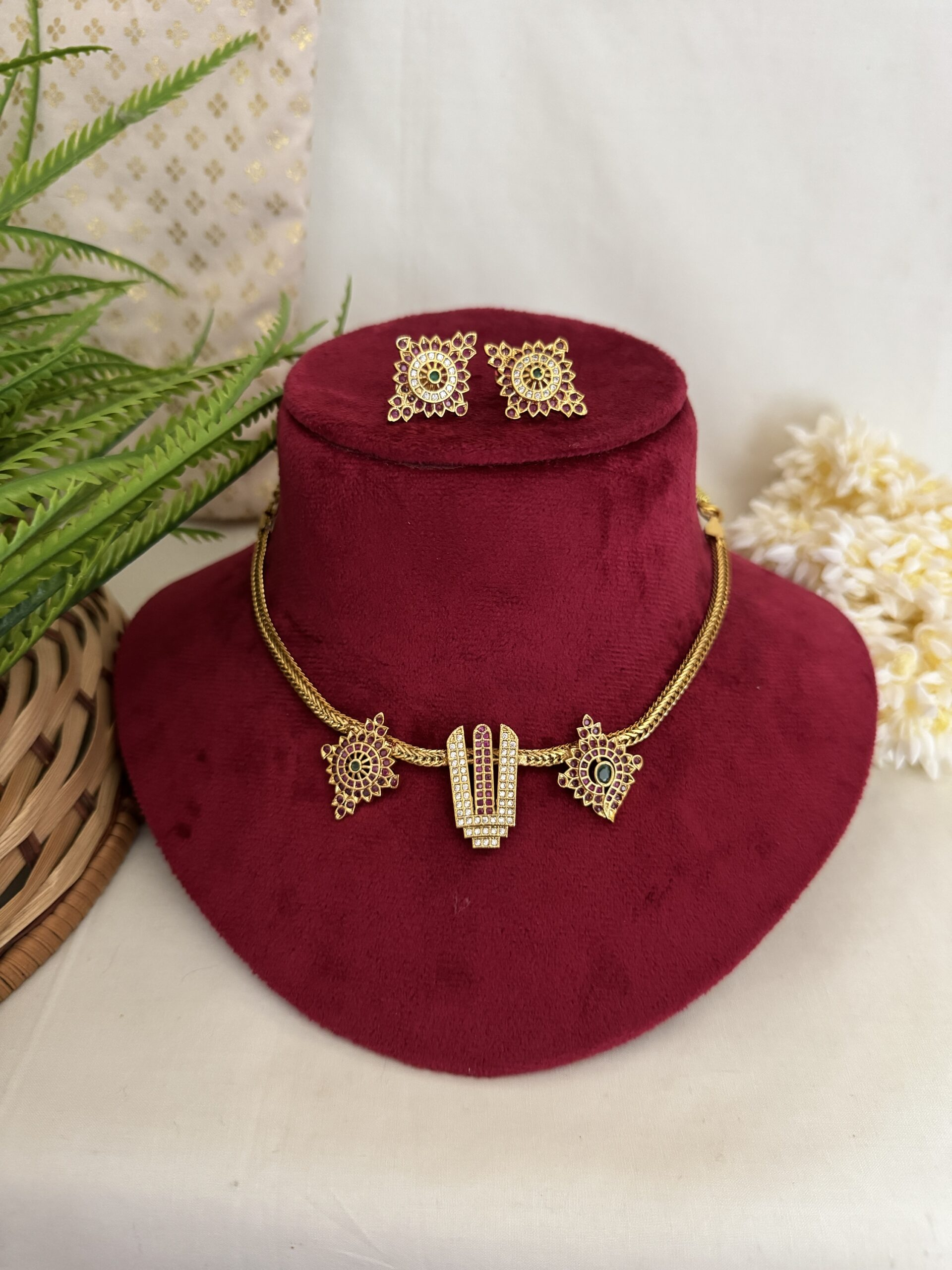 Tirupati Thiruman Pendant – Perfect Gift for Spiritual Occasions