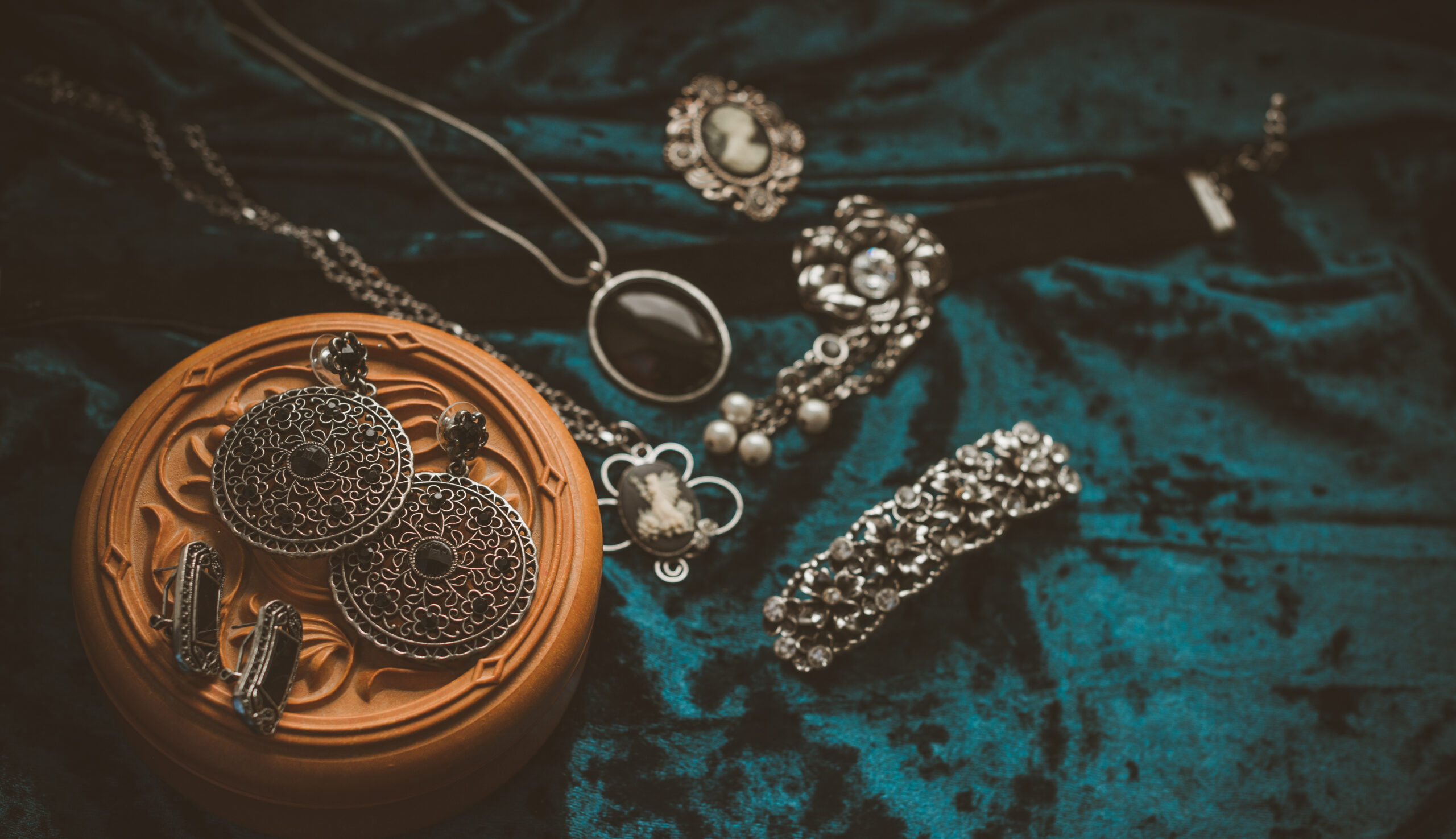 Famous Imitation Jewellery Online Store in India – Why HauteCouture Jewellery Stands Out